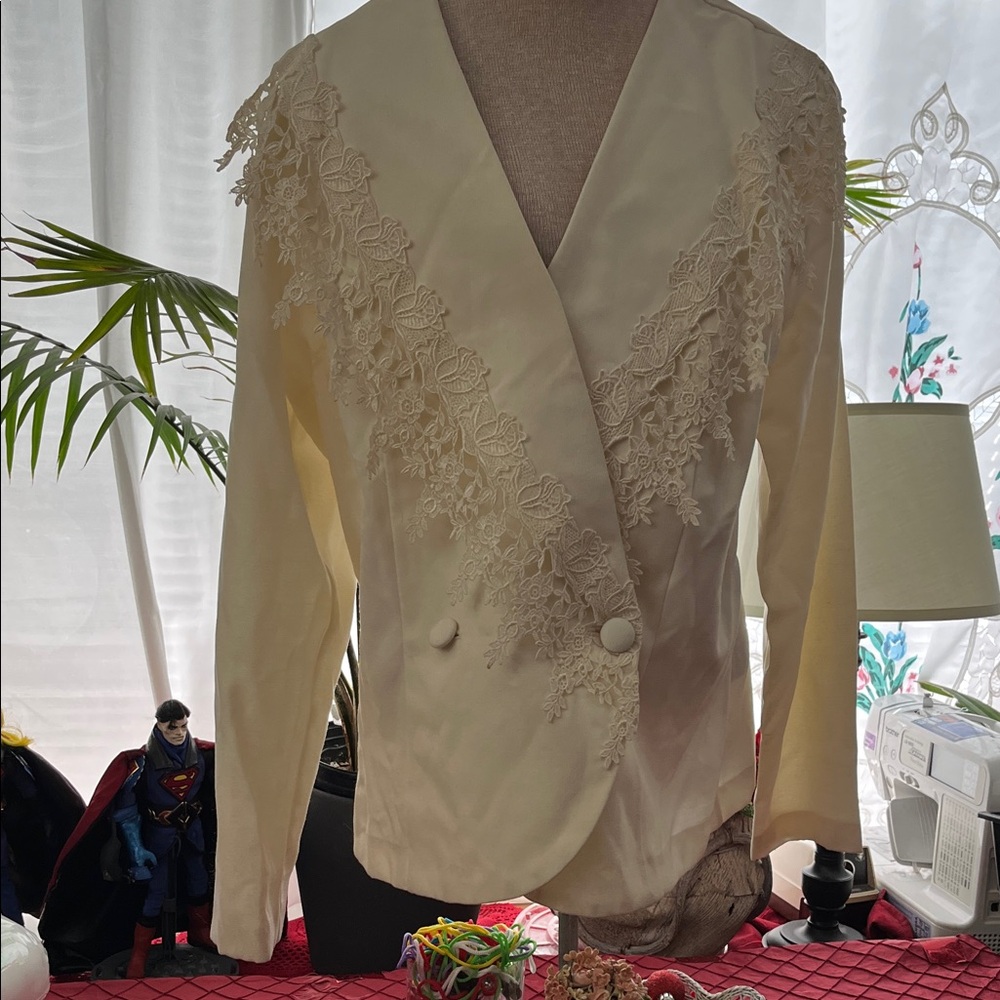 Chic Cream Lace Women's Blazer
